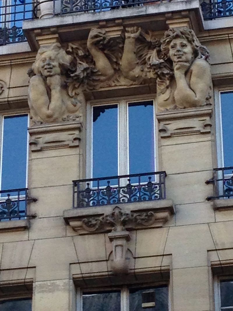 Loie Fuller caryatids
