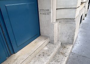 Paris Flood Marker 1