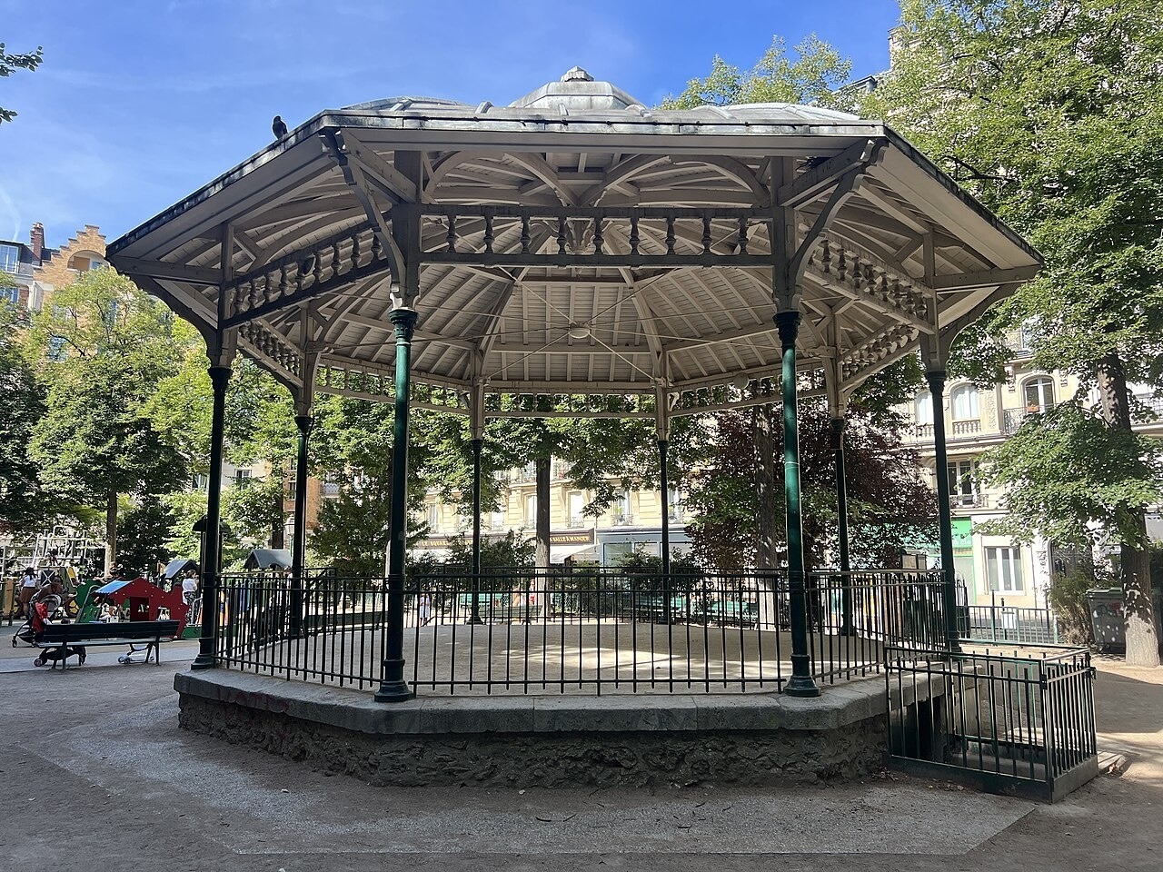 Kiosque_Square_Trousseau_-_Paris_XII_(FR75)_-_2024-08-10_-_2