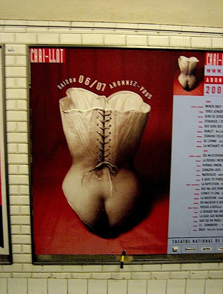 la pub corset metro ad